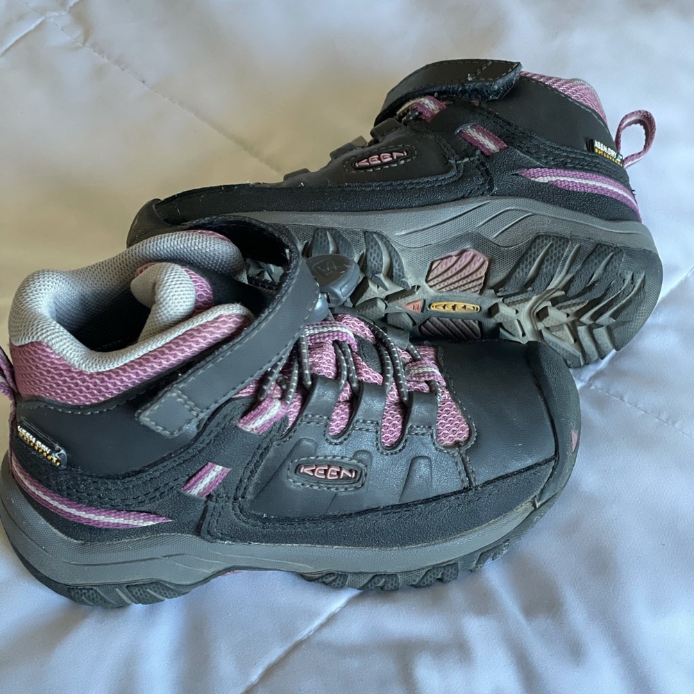 Keen waterproof girls hiking boots size 9